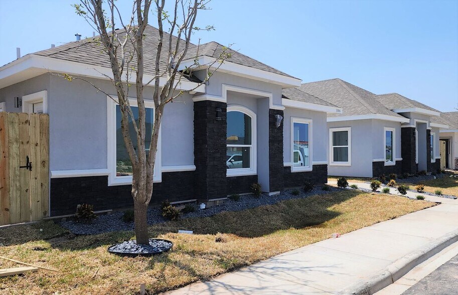 Primary Photo - 1006 N Woodson Ave