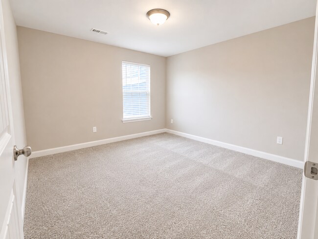 Building Photo - 187 Ridgeview Dr