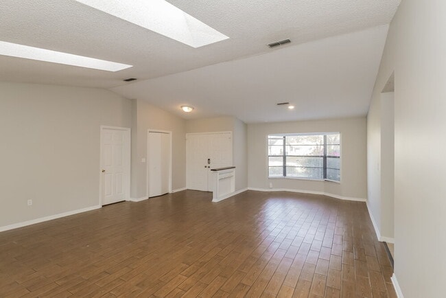 Building Photo - 8552 Bridgewater Dr