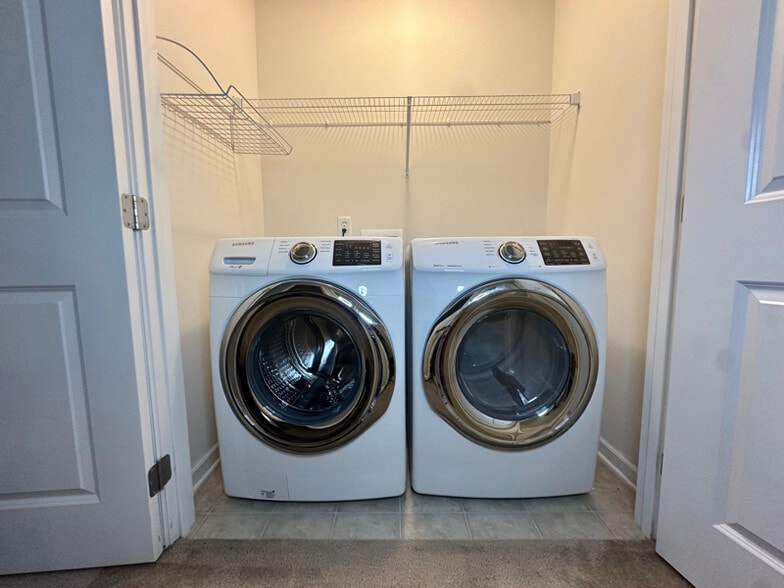 Building Photo - 2501 Silverthorn Dr