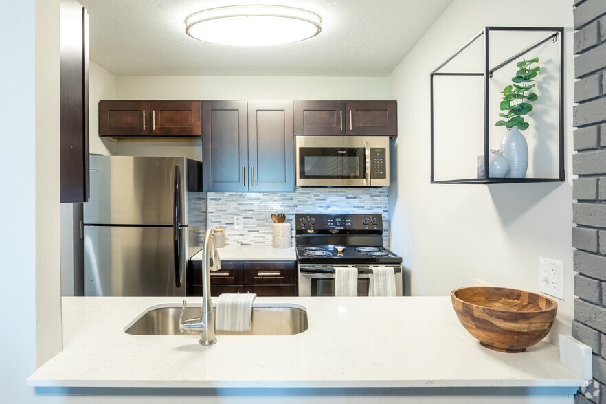 Ridgeline at Canton 8375 Honeytree Blvd Canton MI 48187 Apartment