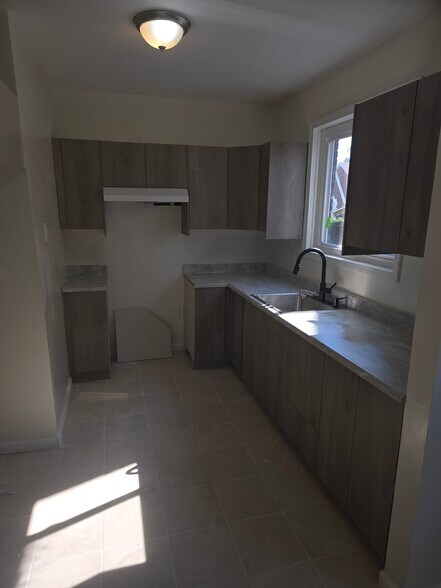 Kitchen - 15503 Ward St