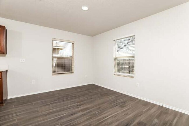 Building Photo - 10706 Hunters Pond