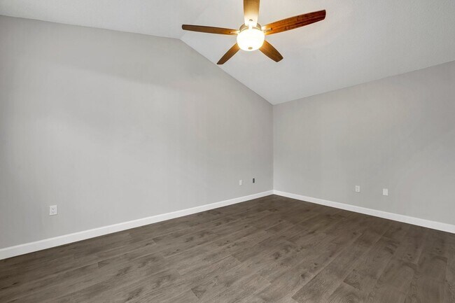 Building Photo - "Spacious 3-Bed, 3-Bath Townhouse with Elegant Hardwood Floors in Ocoee!"
