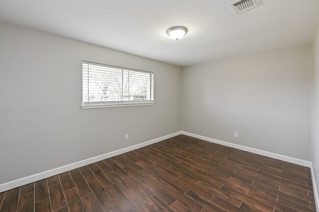 Building Photo - 11122 Kirwin Ln