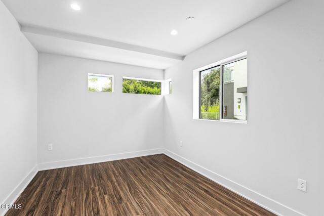 Building Photo - 2000 Lake Ave