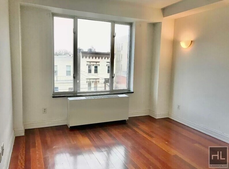 Building Photo - 31 AVENUE