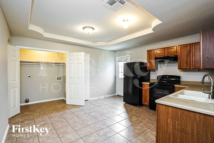 Building Photo - 6267 Gillian Park Dr