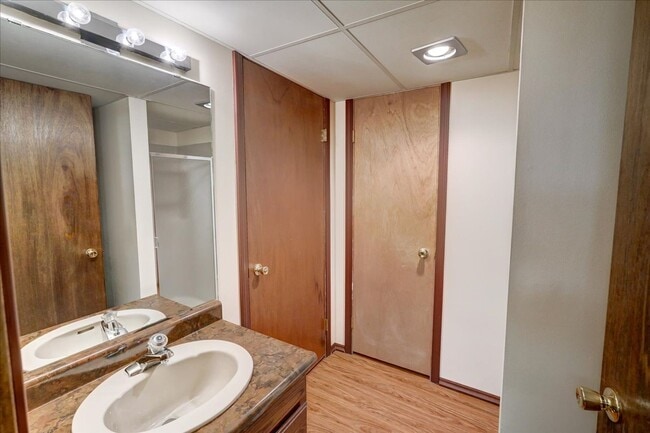 Building Photo - Parkwood Hills – Spacious 4 Bedroom, 3 Bat...