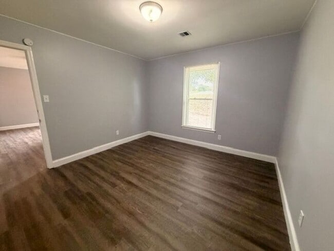 Building Photo - Beautiful 2 bedroom Apartment!