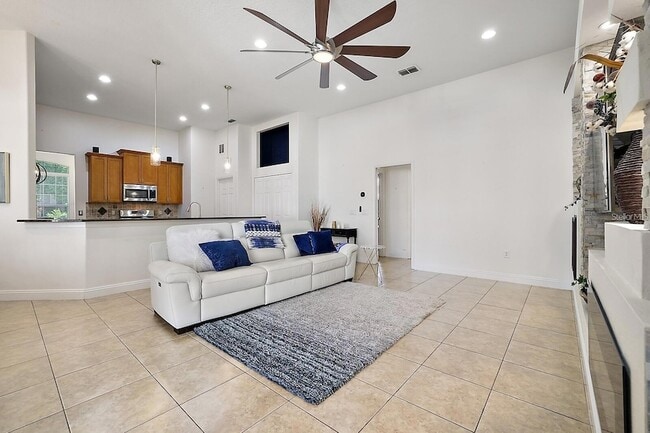 Building Photo - 2847 Majestic Isle Dr