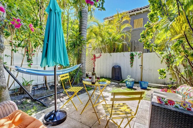 Building Photo - 2800 Broadway