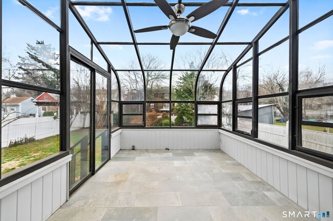 Building Photo - 5 River St