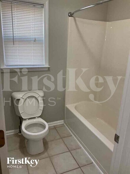 Building Photo - 670 Golden Meadow Dr