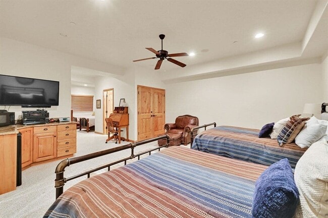 Building Photo - 5176 Fairview Loop