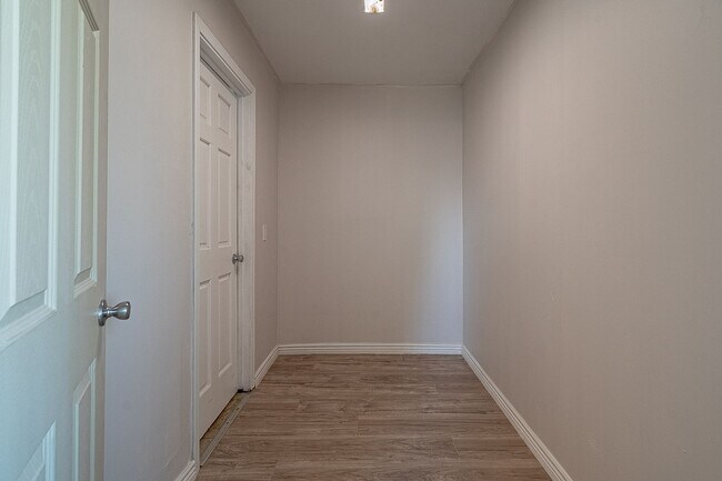 Building Photo - Acreage Property for Rent!!