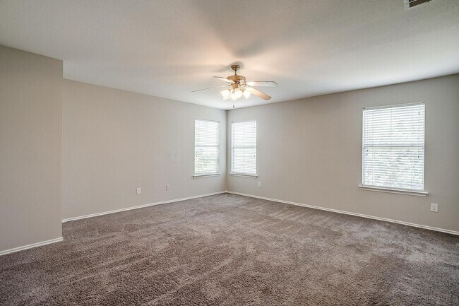 Building Photo - Large 4 Bedroom 3.5 Bathroom- Eagle Mounta...