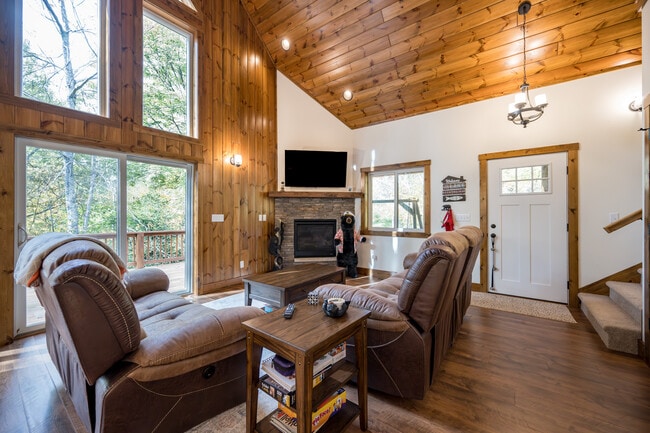 Building Photo - 153 Golden Meadow Ln