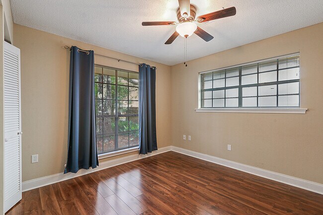 Building Photo - Better Price!  Old Landing 3 Bedroom in Co...