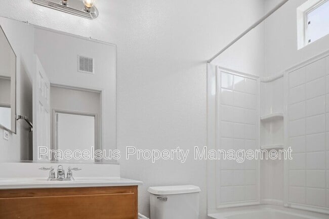 Building Photo - 1608 White Hickory Pl