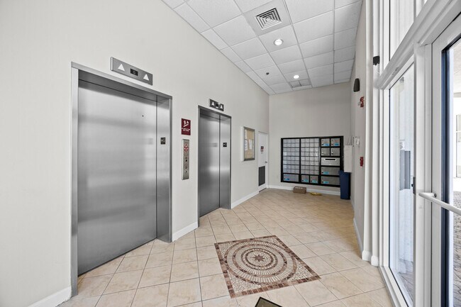 Building Photo - 1203 Town Center Dr