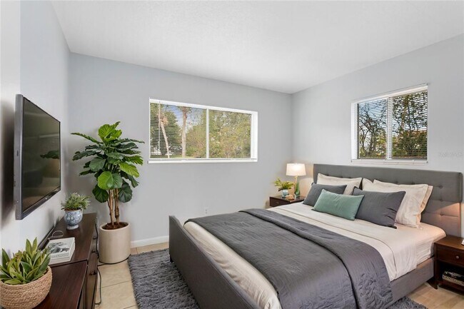 Building Photo - 2000 15th Ct NW