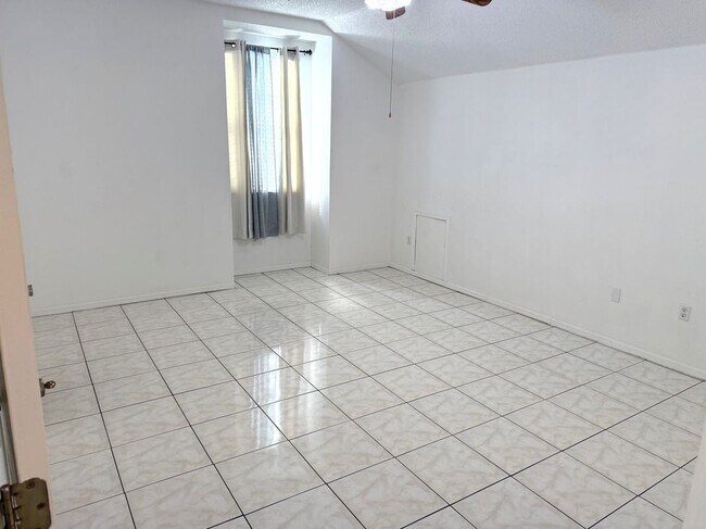 Building Photo - 2135 Jessa Dr