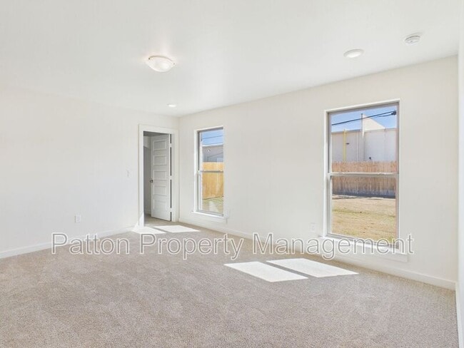 Building Photo - 3007 Farmyard Dr