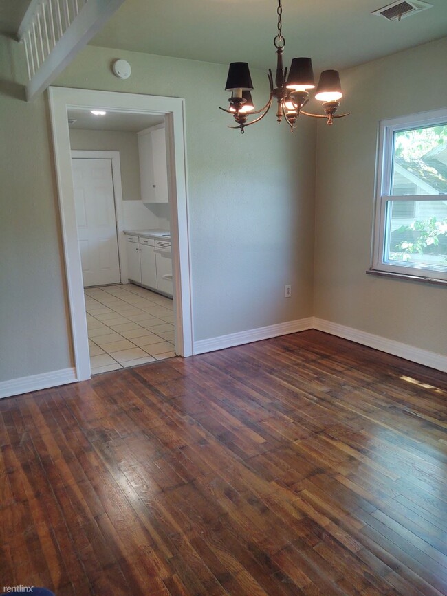 Building Photo - 3 br, 1 bath Triplex - 633 4th Street D