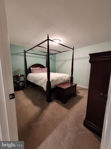 Bedroom 1 without window - 112 Holmes St