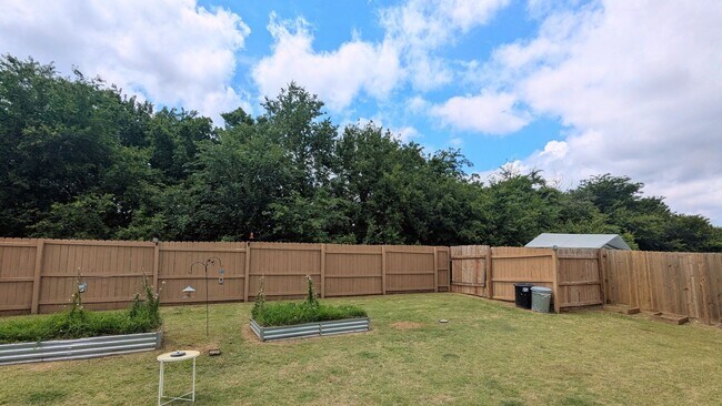 Building Photo - Welcome Home to Comfort and Convenience in Newcastle!