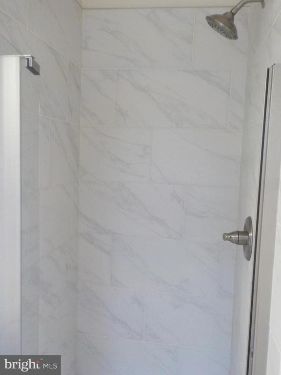 Building Photo - 703 Kings Crest Dr