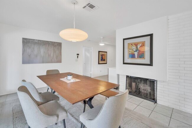 Building Photo - 17052 Bernardo Oaks Dr