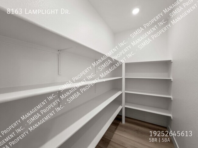 Building Photo - 8163 Lamplight Dr