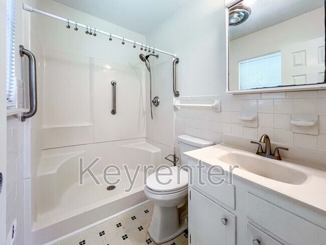 Building Photo - 830 Gondola Dr