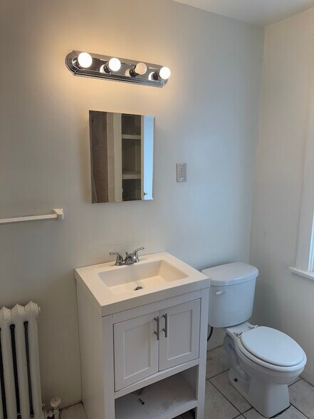 Building Photo - 5710 Beacon St