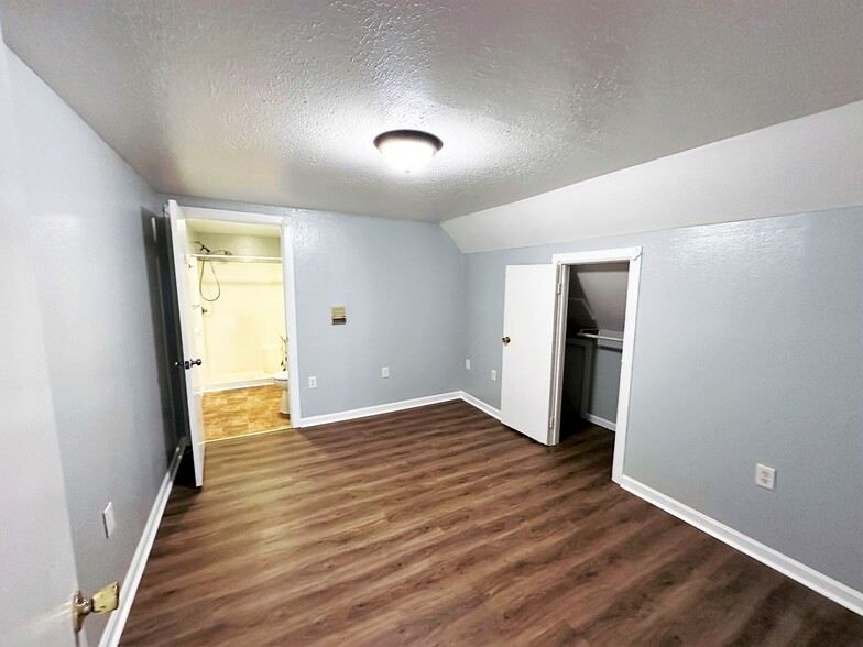 Bedroom - 164 W Wall St