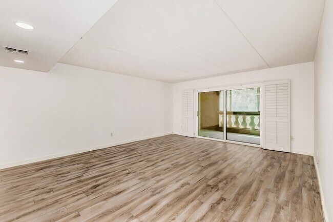 Building Photo - 7950 E Camelback Rd