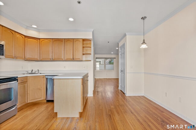 Building Photo - 44 Pleasant St