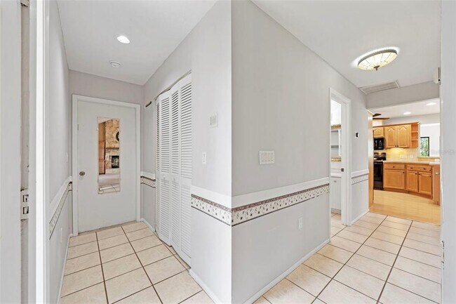 Building Photo - 8006 Oak Dr