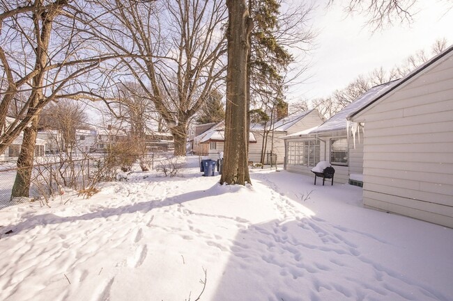 Building Photo - Spacious 3 bedroom/2 bath Cleveland Hts single family house!