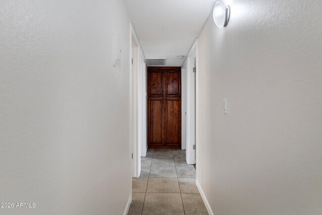 Building Photo - 7110 E Continental Dr