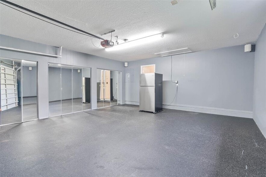 Building Photo - 1222 Manor Ct