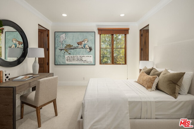 Building Photo - 587 Entrada Dr