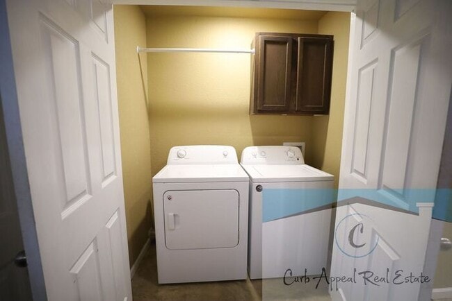 Building Photo - Move in special $600!! Recently built 2 be...