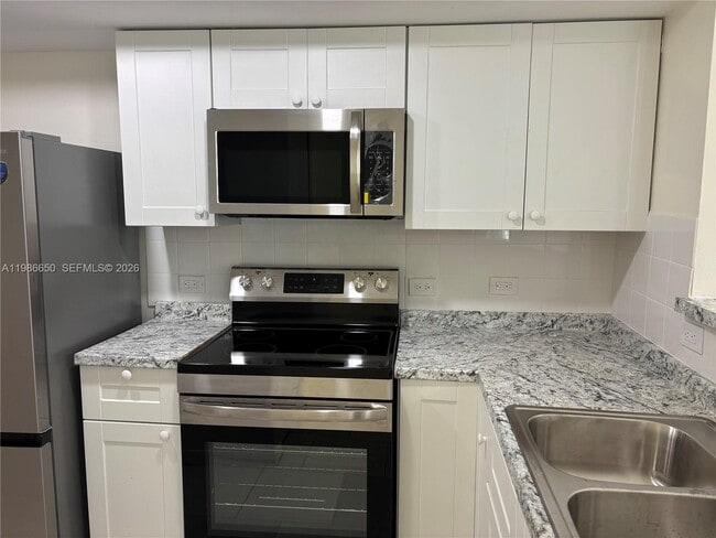 Building Photo - 655 SW 111th Way