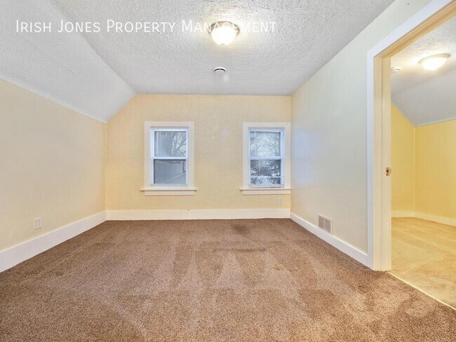 Building Photo - 36 Scott St