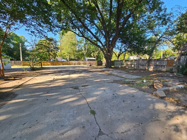 Building Photo - Short-Term Rental ONLY - (4) Bed, (3) Bath with (2) Living Areas Avail NOW!