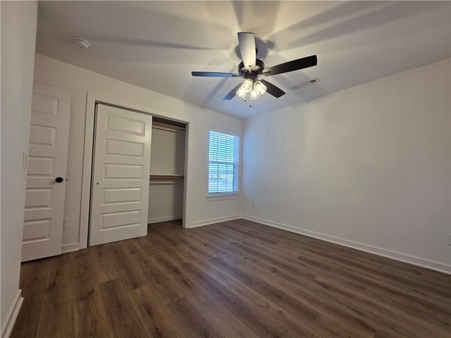 Building Photo - 826 N Crater Ave