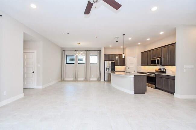 Building Photo - 15247 Parkland Canyon Dr